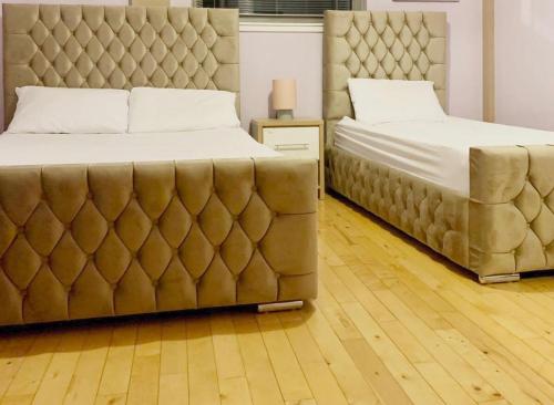 Glasgow Central Station SKYLINE Apartment with Parking (2 bedrooms 2 bathrooms 1 living room-Kitchen) - image 2