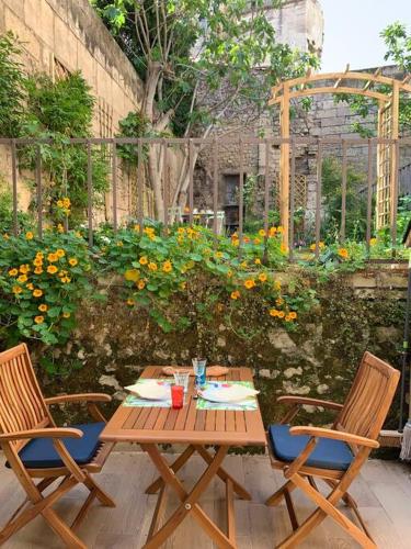 Capucines, un jardin secret dans le centre historique - Location saisonnière - Arles