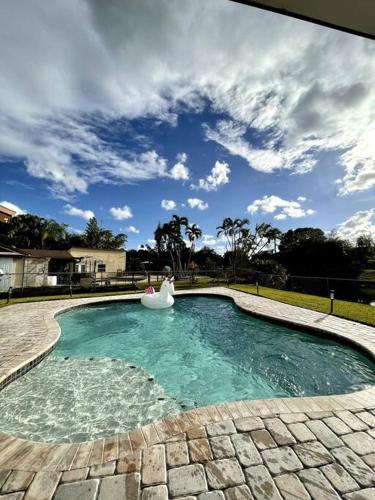 Sunny Private Heated Pool Oasis Near Sawgrass Mall in Tamarac (FL)