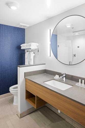 Fairfield Inn & Suites by Marriott San Diego Pacific Beach in San Diego, USA