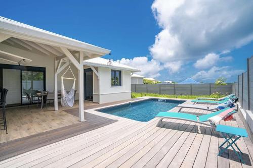 สระว่ายน้ำ, Superbe villa avec piscine et proche mer au Diamant - 3 chambres et salles de bain in เลอ ยามัน