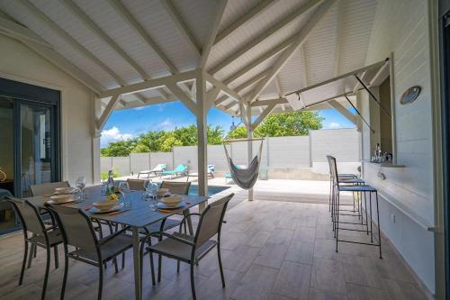 Superbe villa avec piscine et proche mer au Diamant - 3 chambres et salles de bain in เลอ ยามัน