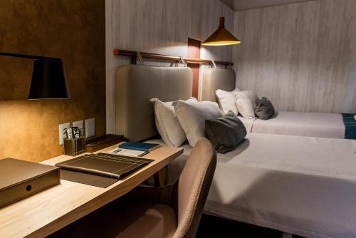 Superior Twin Room image 10