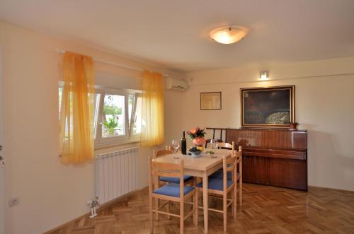 One-Bedroom Apartment image 10