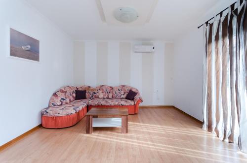 Two-Bedroom Apartment Ground Floor image 6