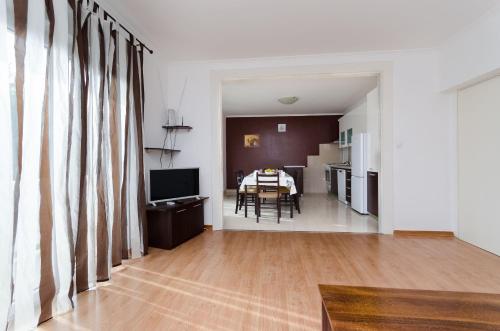 Two-Bedroom Apartment Ground Floor image 5