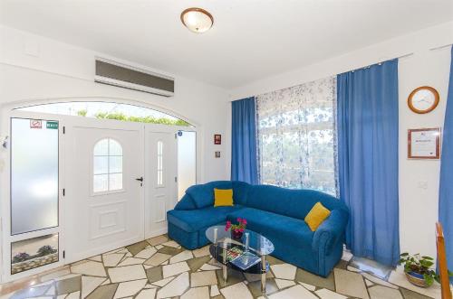 One-Bedroom Holiday Home