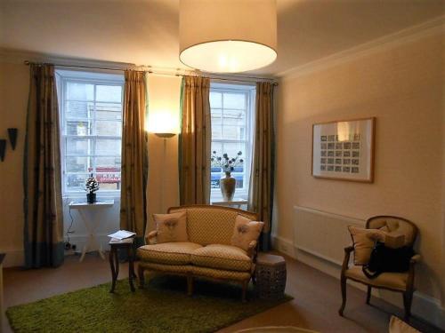 . Montrose Apartment