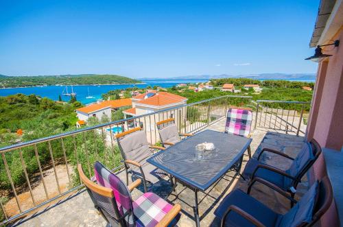 Apartments Kazimir, Nečujam