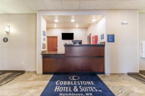 Cobblestone Hotel & Suites - Hutchinson