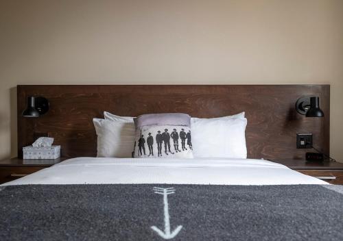 Deluxe Queen Room image 2