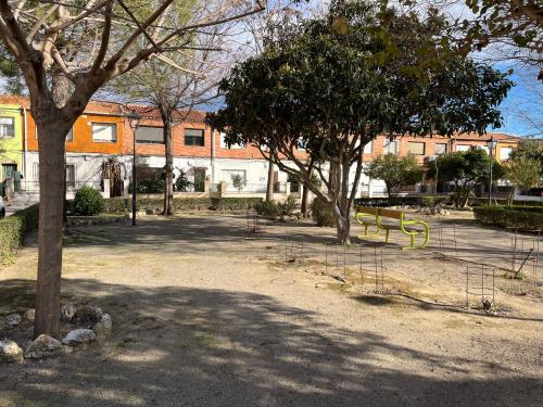 Kert, Paz Jardín-Madrigueras (Paz Jardin-Madrigueras) in Mahora