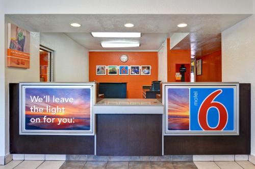 Lobby, Motel 6 Dania Beach, FL in Dania Beach