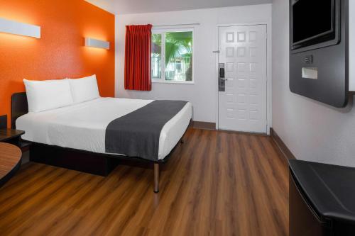1 queen bed