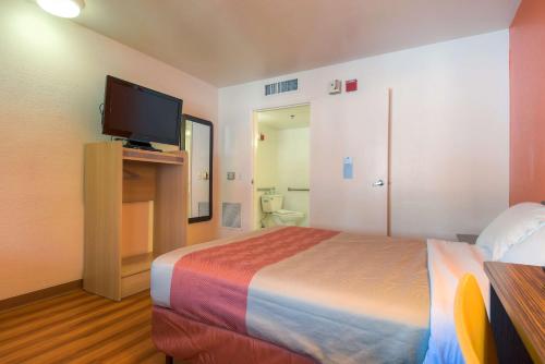 Motel 6-Palm Springs, CA - Downtown