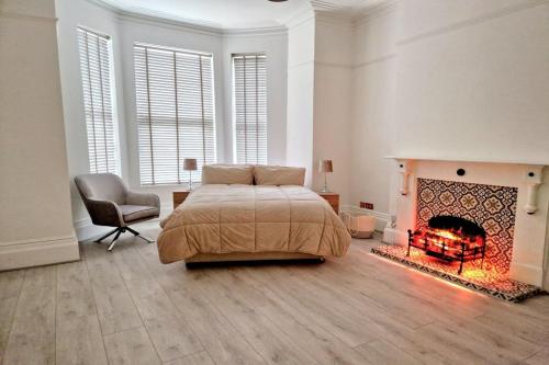 Hymers Avenue Apartment