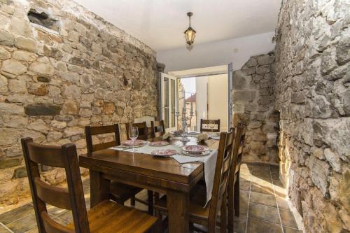 House Lea - image 2