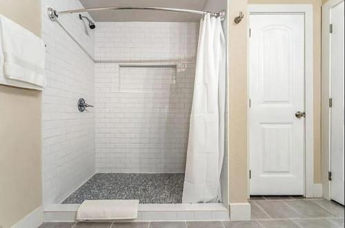 Ванная комната, Entire Home hosted by Mesonn in Западный Даллас