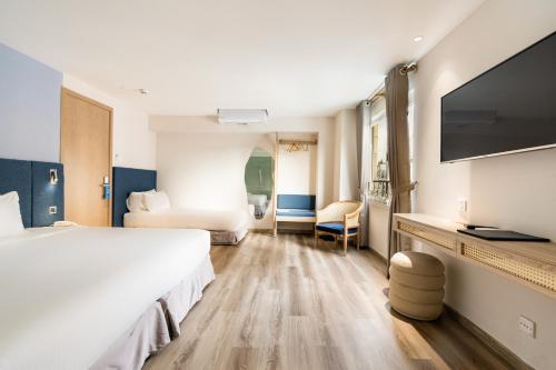 room detail thumbnail 1