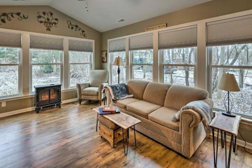 Pet-Friendly Extended Stay Walk to Delavan Lake in Delavan (Wisconsin)