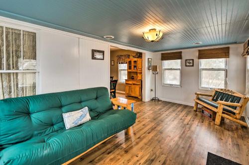 Cozy Vacation Home Near Delavan Lake!