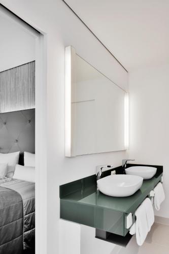 COSMO Hotel Berlin Mitte - image 5