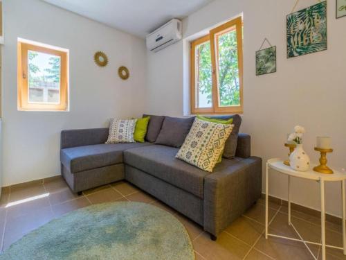 One-Bedroom Apartment image 6