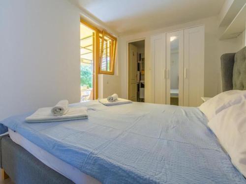 One-Bedroom Apartment image 1
