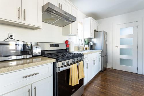 ENTIRE HOME 2 bed 1 bath! - Tap to explore photos