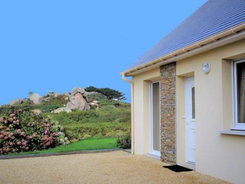 Charmante maison 3* avec WIFI, proche plage et Sentier des Douaniers a Ploumanac'h - FR-1-368-57 – khách sạn tại Saint-Guirec