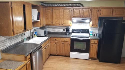 Hotel 5 Beds & 3 Baths Sleeps 11 Hotel Room Suite 102 Booking in Stillwater, USA