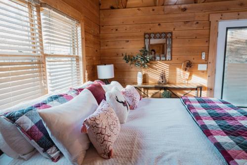 Scenic View Timber Lodge HotTub by Casa Oso in Bootjack (CA)