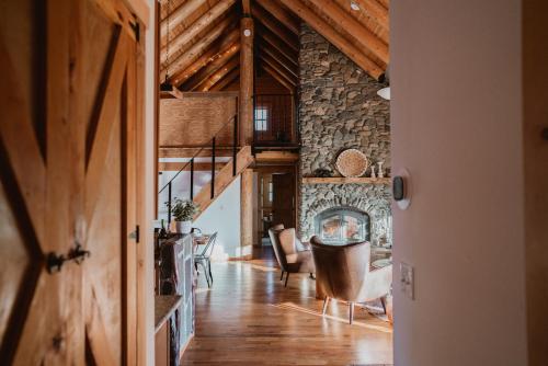. Scenic View Timber Lodge HotTub by Casa Oso