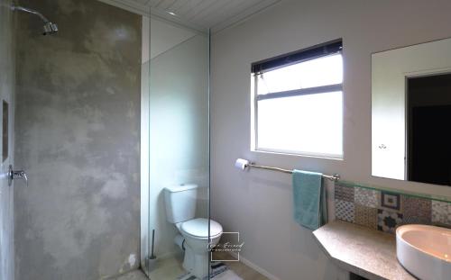 Rolling Tide - Lovely new flat near restaurants and beach with solar - free wifi and DSTV, Cape St Francis (photo 8)