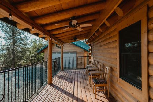 A szálláshely kívülről, Scenic View Timber Lodge HotTub by Casa Oso in Bootjack (CA)