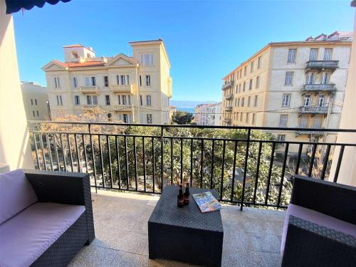 Appartement Ajaccio, 3 pièces, 6 personnes - FR-1-61-521 - Location saisonnière - Ajaccio