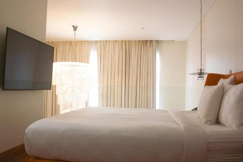 Airways Hotel - image 5