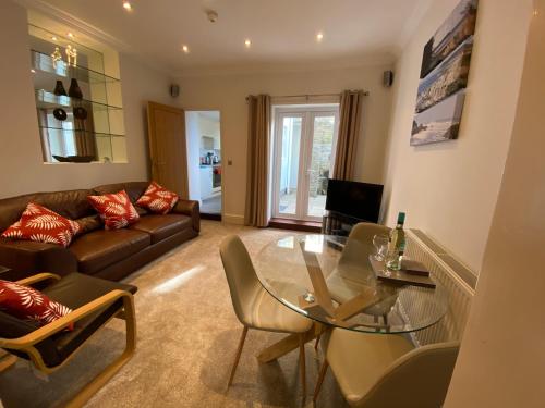 บริการและสิ่งอำนวยความสะดวก, Southover Beach in วูลาคอมบ์