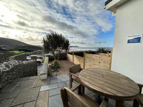 บริการและสิ่งอำนวยความสะดวก, Southover Beach in วูลาคอมบ์