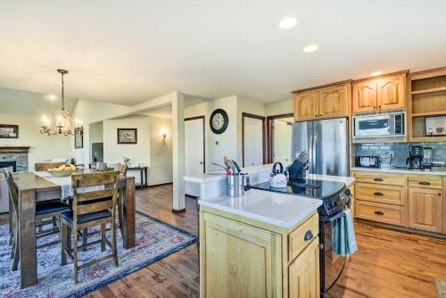Stunning Sequim Hideaway with Hot Tub and Views, Sequim (fotografie 10)