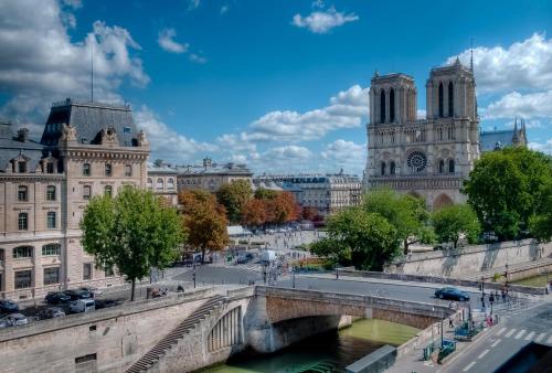 Les Rives de Notre-Dame, Paris