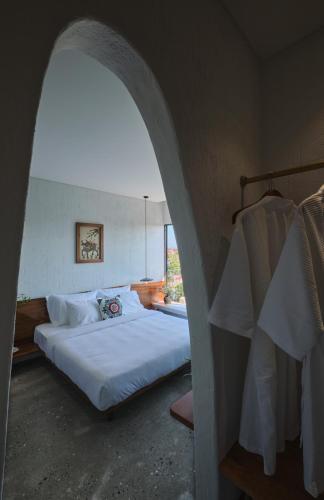 King Room with Balcony image 2
