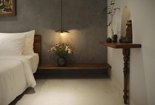 Deluxe Double Room with Bath image 9