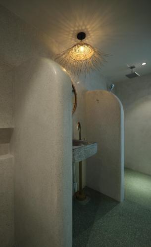 Deluxe Double Room with Bath image 8