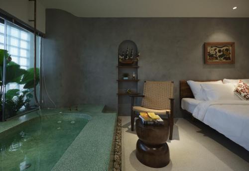 Deluxe Double Room with Bath image 6