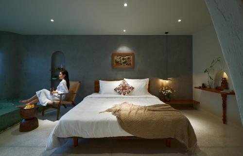 Deluxe Double Room with Bath image 1