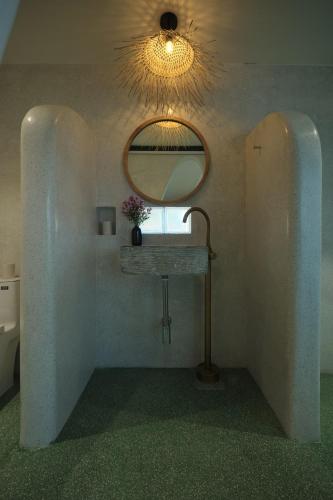 Deluxe Double Room with Bath image 3