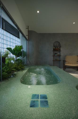Deluxe Double Room with Bath image 10