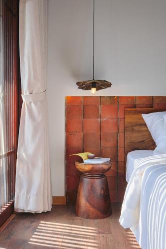 Double Room with Balcony image 4