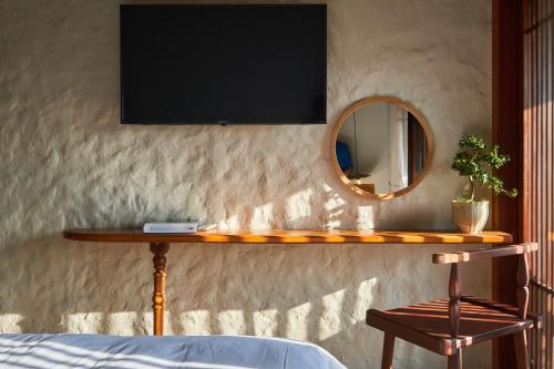 Double Room with Balcony image 3